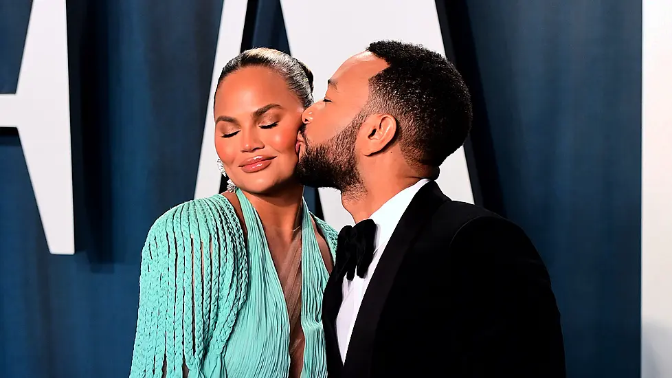 John Legend Dedicates Awards Show Performance Of Never Break To Chrissy Teigen