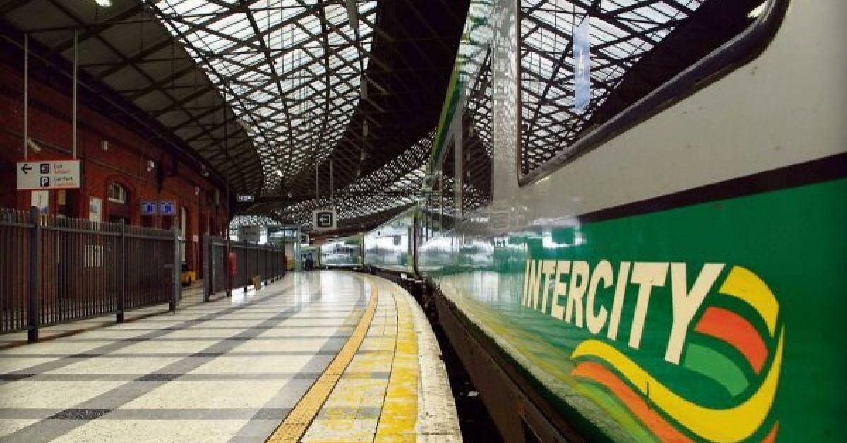 Ирландские железные дороги были засыпаны жалобами после того, как поезду потребовалось семь часов, чтобы добраться до пункта назначения