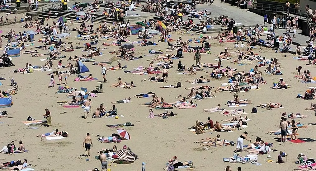 Td Urges Caution As 7,000 Flock To Wexford Beach