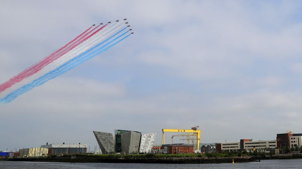 Red Arrows Fly Over Belfast To Mark Vj Day