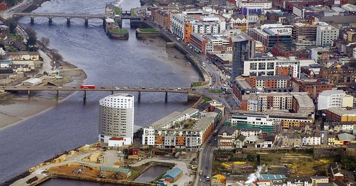 Jury sworn in for trial over alleged murder in Limerick pub