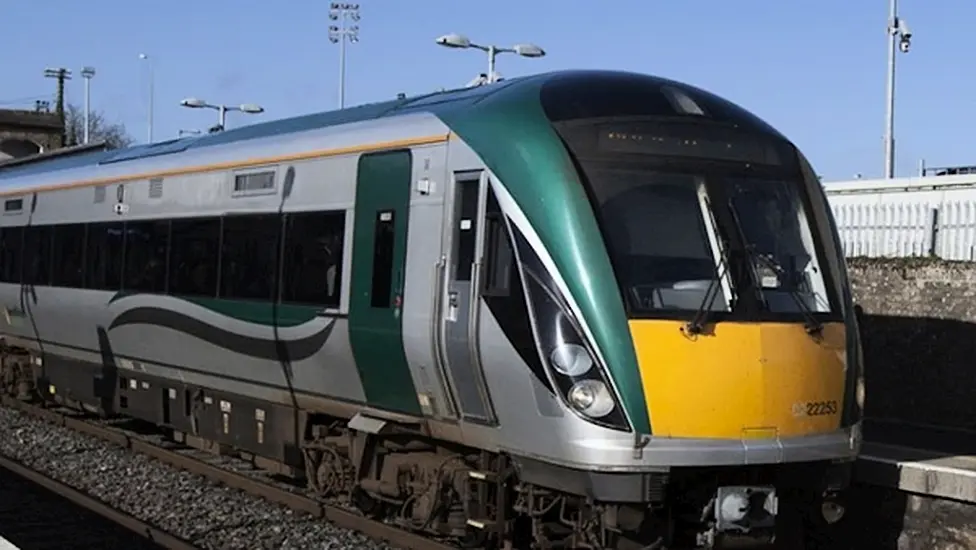 Senator Calls For Three-Day Taxsaver Commuter Ticket 'To Reflect New Working Norm'