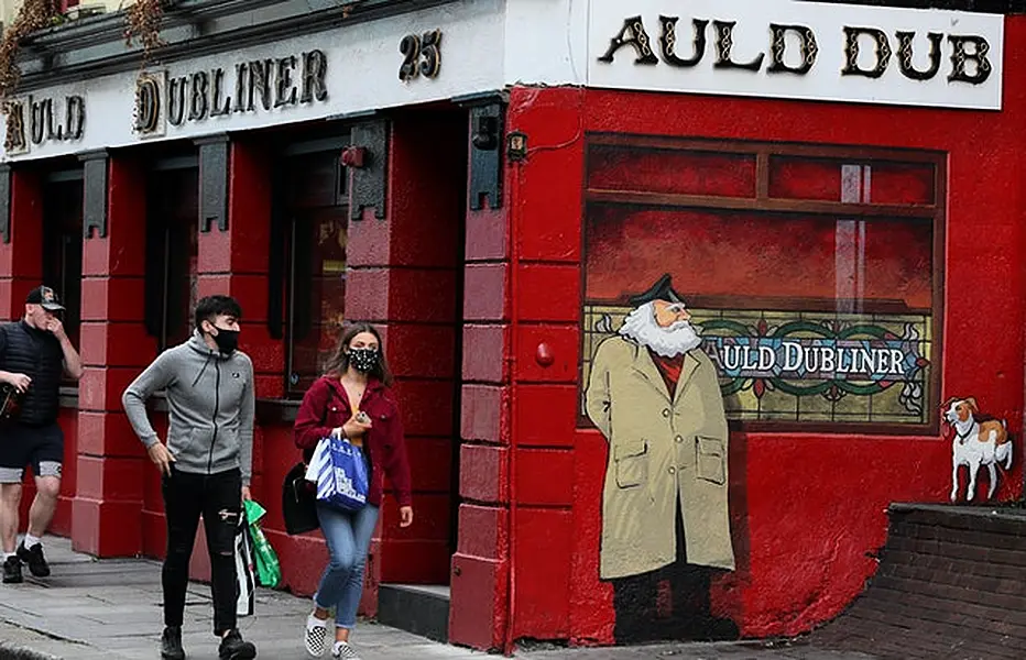 People pass the Auld Dubliner pub in Dublin’s Temple Bar (Brian Lawless/PA)