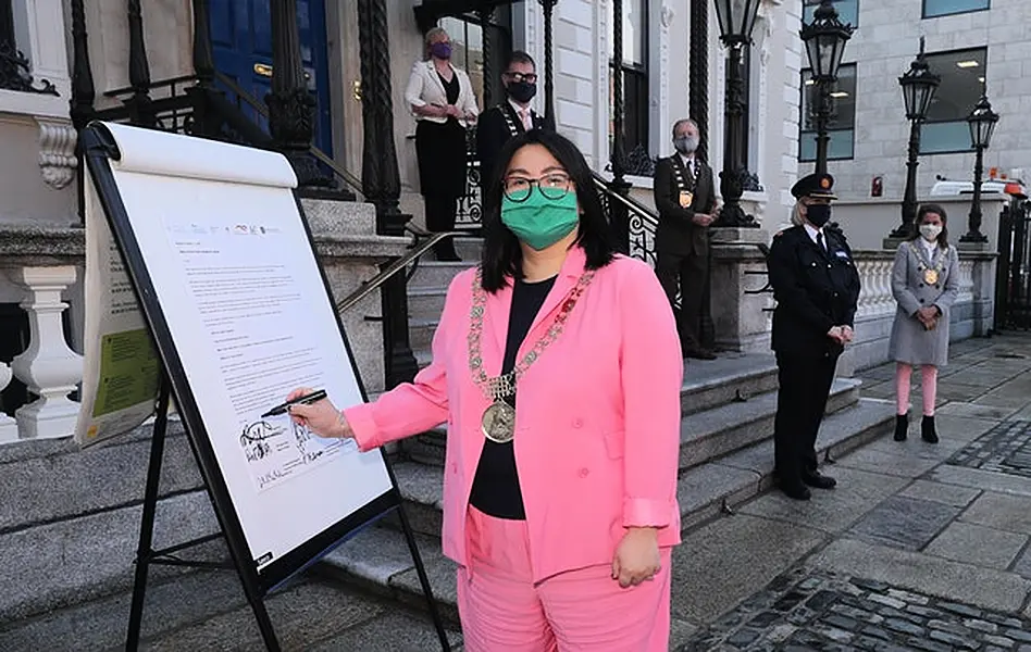 Lord mayor Hazel Chu signs the open letter (Niall Carson/PA)