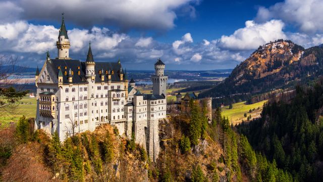 8 Of The World’s Most Beautiful Castles