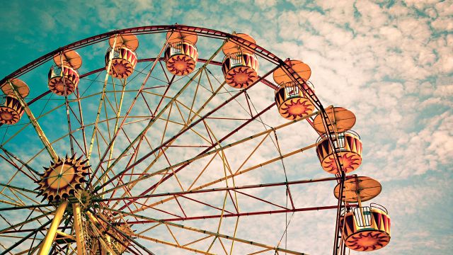 This Theme Park Is Offering Remote Work Spaces On Its Ferris Wheel