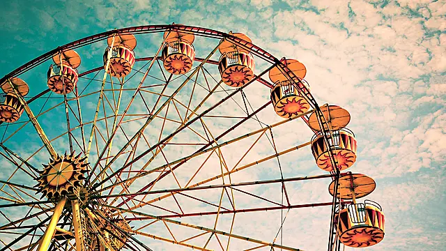 This Theme Park Is Offering Remote Work Spaces On Its Ferris Wheel