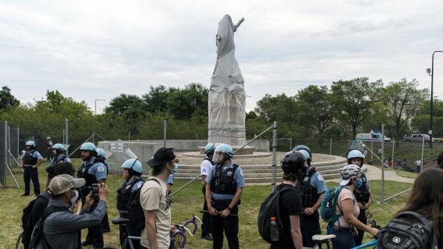 Chicago Removes Statue Of Christopher Columbus From Grant Park