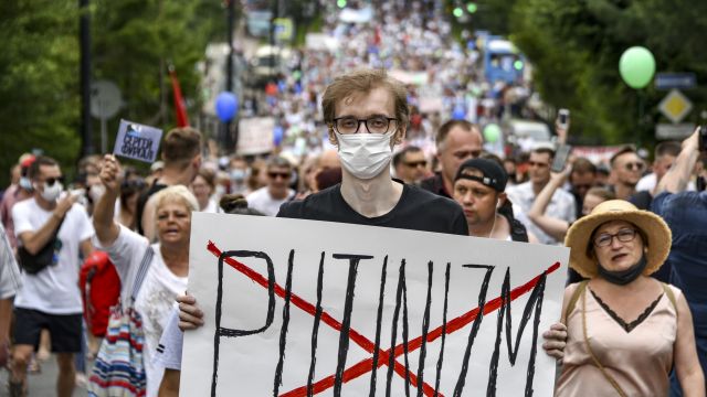 Protests Against Governor’s Arrest Continue In Challenge To Kremlin