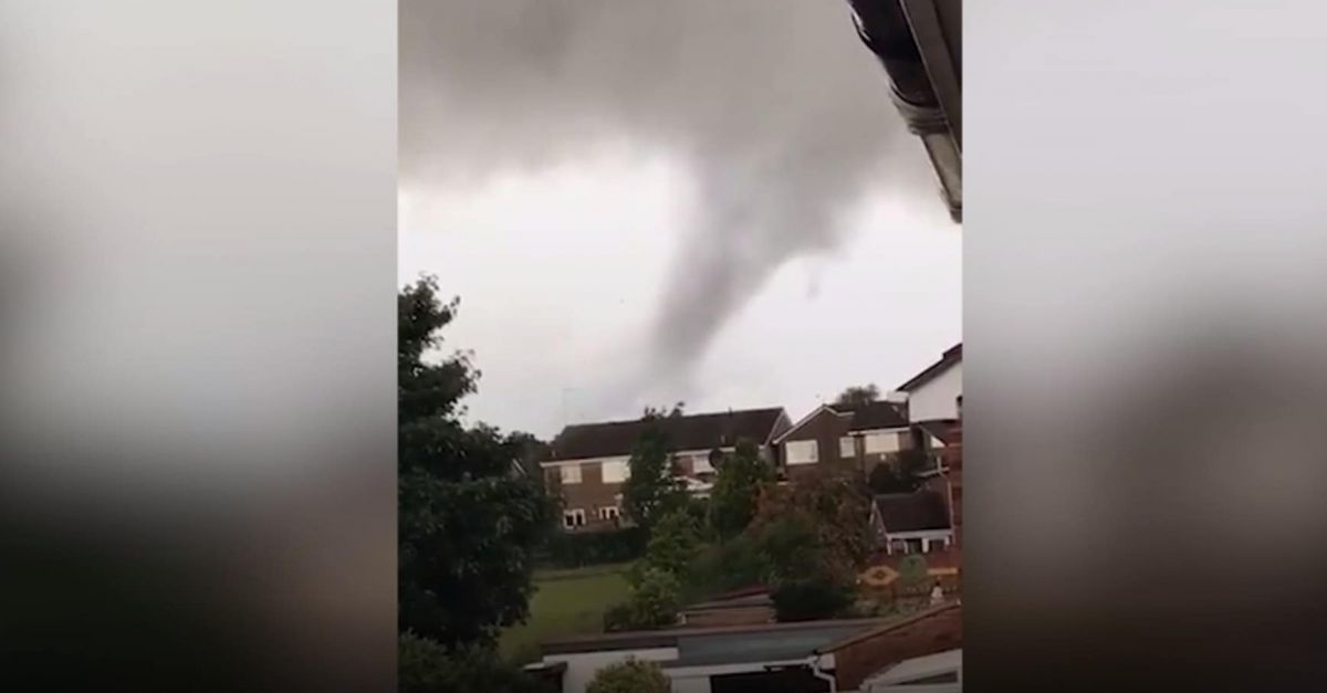 In Video Tornado hits UK