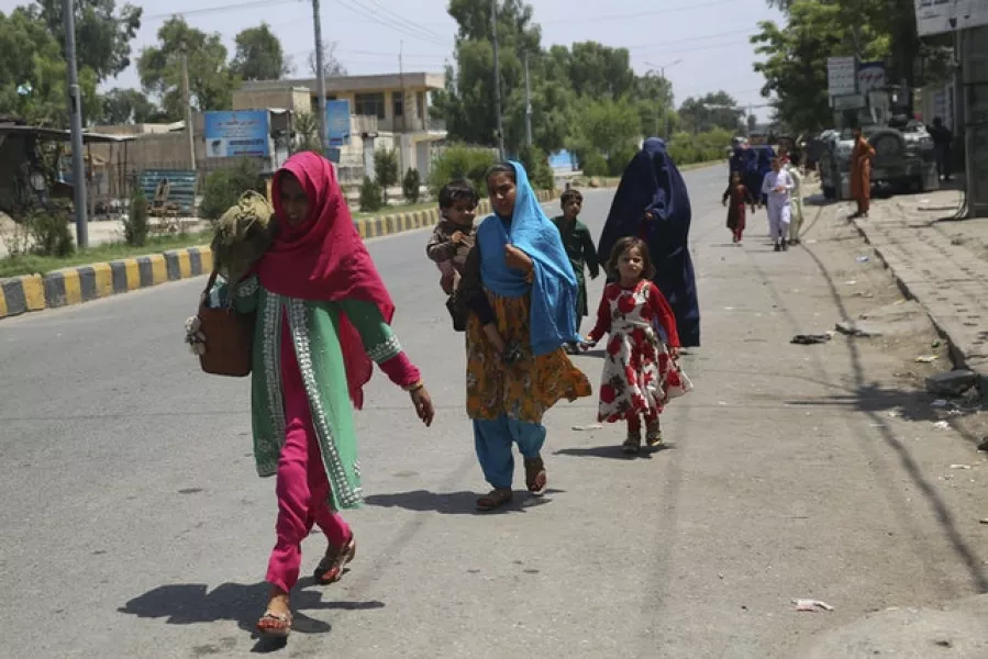 Afghan families leave their homes after the IS attack on the prison in Jalalabad (Rahmat Gul/AP)