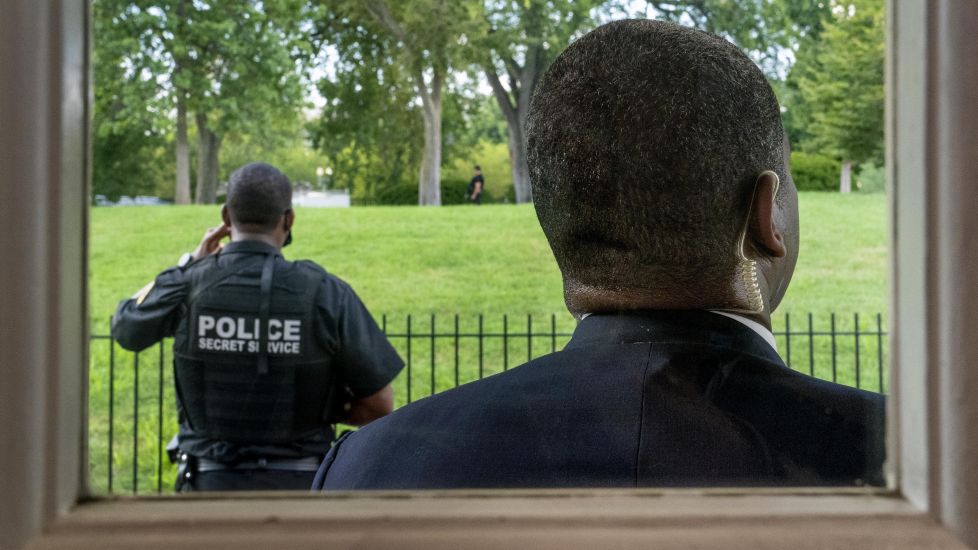 Man Shot Near White House Had Shouted Threats, Reports Say