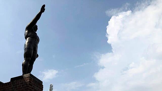 Saluting Statue To Be Removed From Amsterdam’s Olympic Stadium