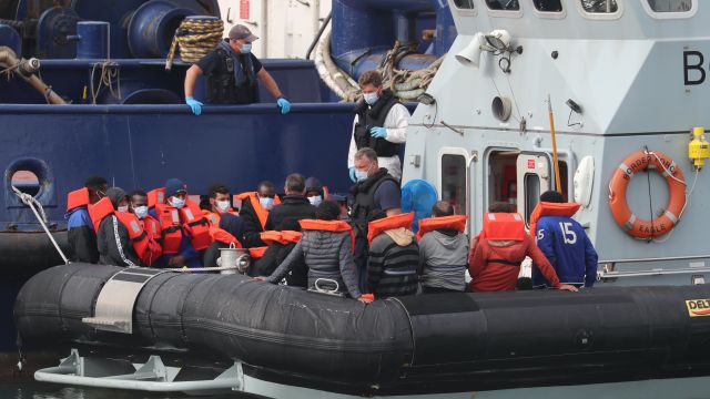 More Than 1,000 Migrants Arrive In Uk In 10 Days After Channel Crossings