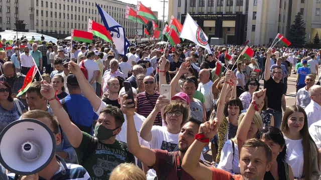 Belarus President’s Supporters Rally In Their Thousands As Protesters Plan March