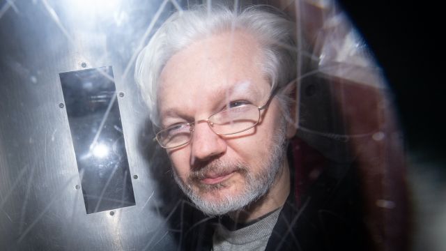 Julian Assange’s Partner Launches Crowdfund To Fight Us Extradition