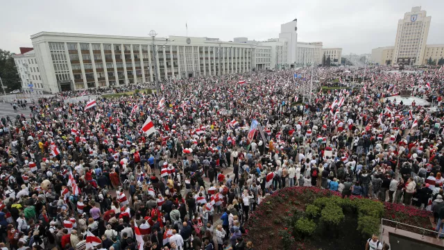 Vast Protest In Minsk Keeps Up Pressure On Belarus President