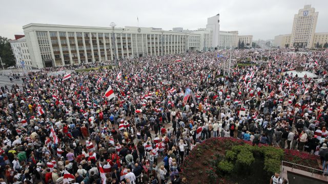 Vast Protest In Minsk Keeps Up Pressure On Belarus President