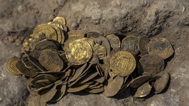 Early Islamic Gold Coins Unearthed By Archaeologists In Israel