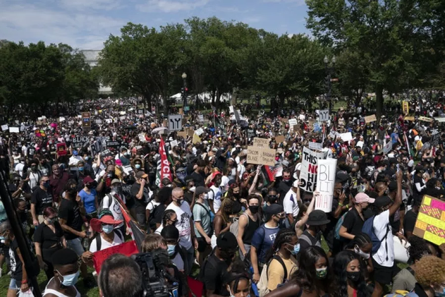 People start marching at Lincoln Memorial (Jose Luis Magana/AP)