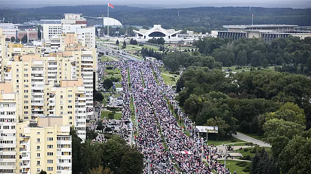 100,000 March In Minsk To Demand Resignation Of Belarus Leader