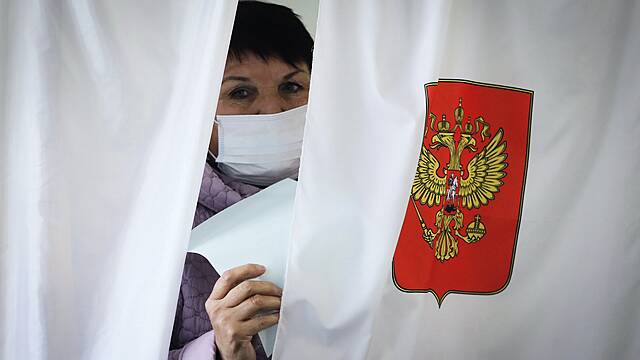 United Russia Keeps Grip In Elections But Critics Make Gains