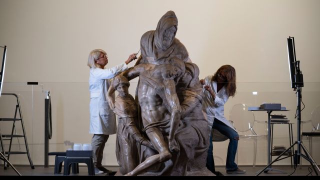 Restorers Uncover New Details In Michelangelo Sculpture