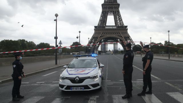Eiffel Tower Cordoned Off After Bomb Threat