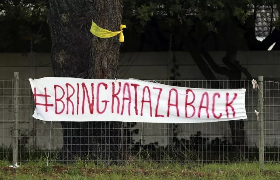 A banner calls for Kataza’s return to Kommetjie (Nardus Engelbrecht/AP)
