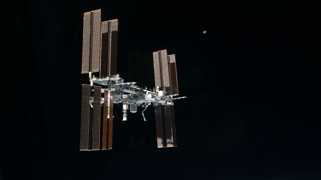 Space Station Air Leak Forces Middle-Of-Night Crew Wake-Up