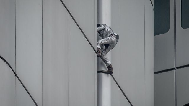 French ‘Spiderman’ Faces Criminal Probe After Climbing Frankfurt Skyscraper