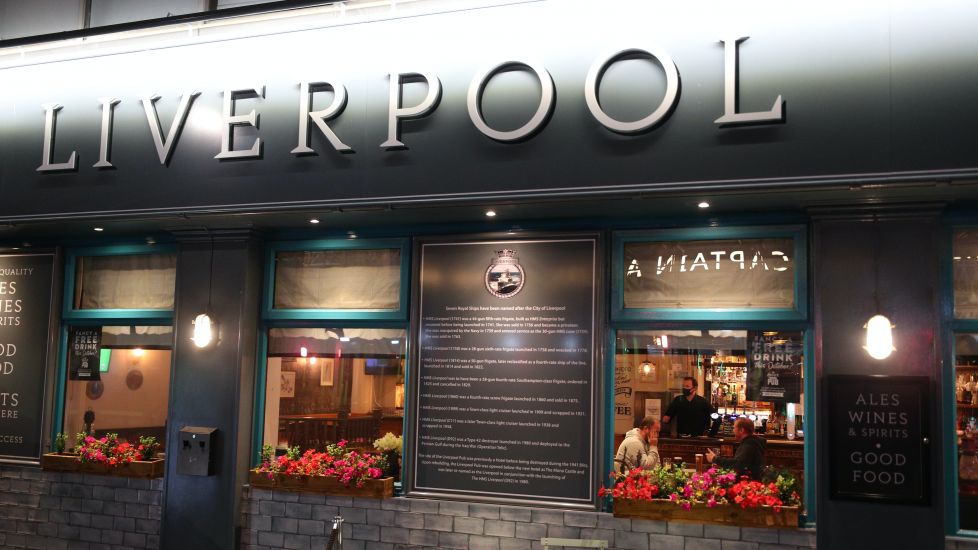 Police Disperse Large Crowd In Liverpool As Bars Close Their Doors