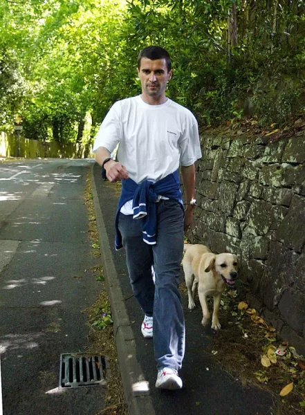 Keane with his dog Triggs after leaving Ireland’s World Cup squad in 2002 (Martin Rickett/PA)