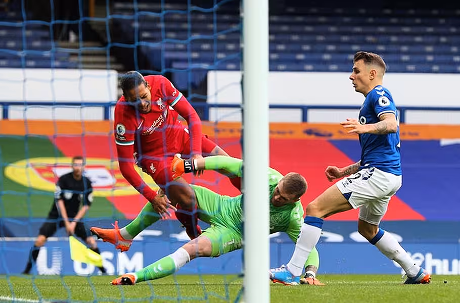 Jordan Pickford got away with a lunge on Virgil Van Dijk (Peter Byrne/PA)
