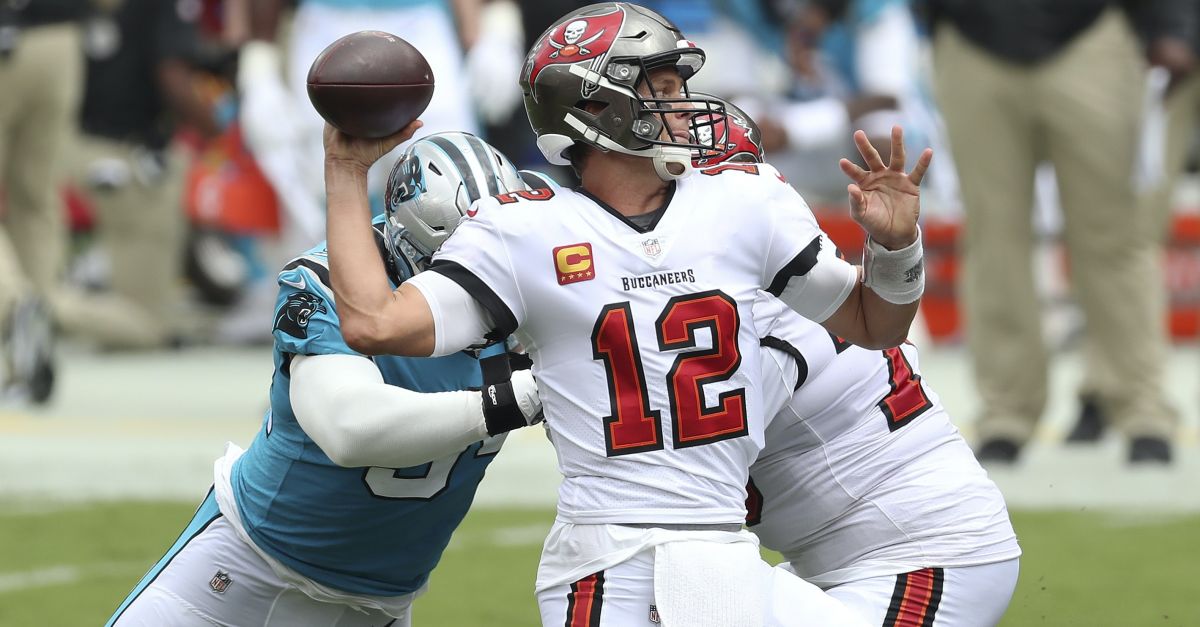 Brady, Fournette lead Bucs over Panthers 31-17