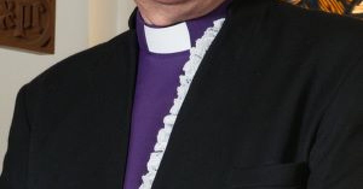 Свещеникът от Корк в центъра на полемиката за `gender bender` вече не е училищен свещеник