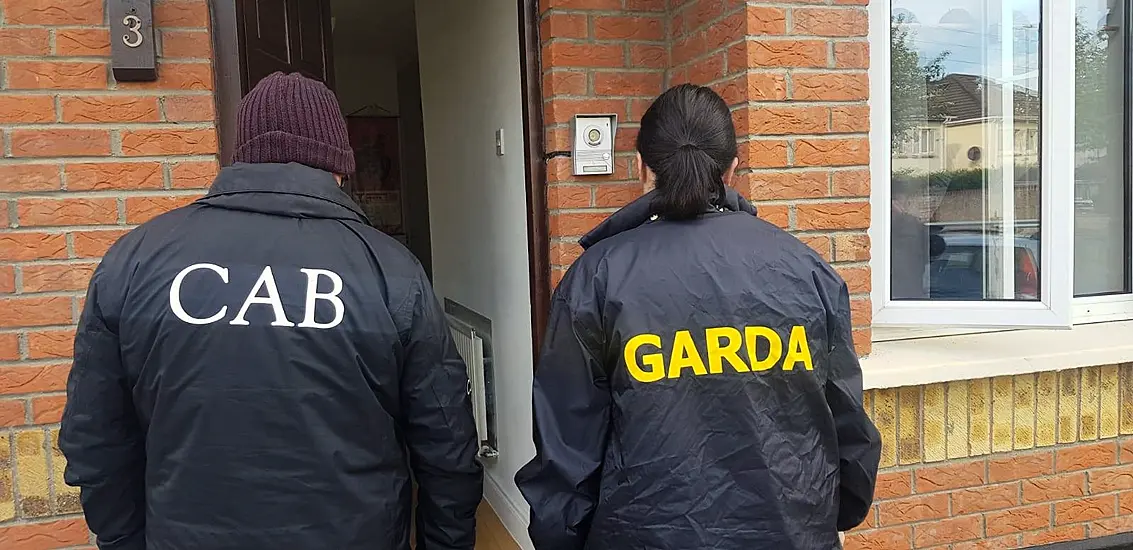 Cabs Seize Cocaine, Airsoft Rifles And Over €9,000 In Cash During Wicklow Searches