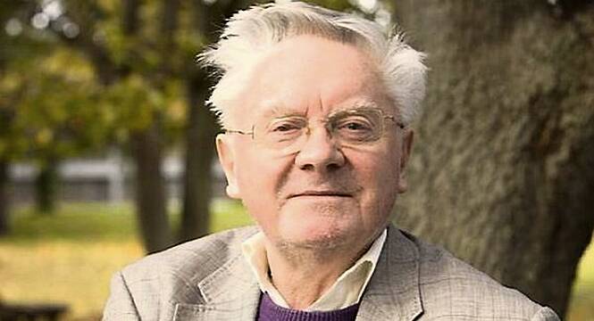 Rté Broadcaster Donncha Ó Dúlaing Dies Aged 88