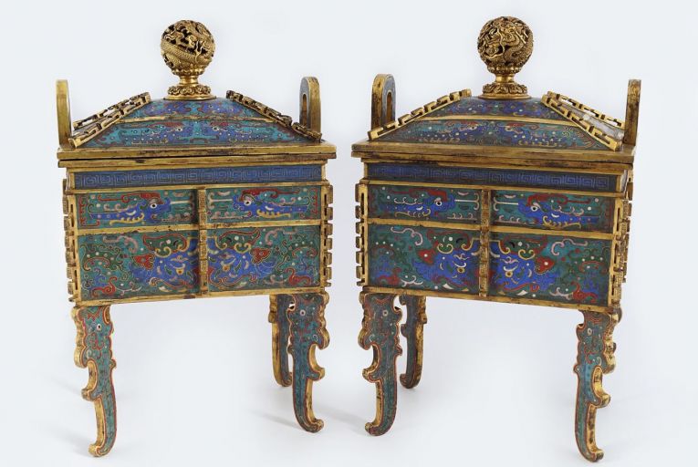 Cloisonné enamelled censers (€8,000-€12,000), which feature in Sheppard’s sale of Chinese ceramics and Asian artworks