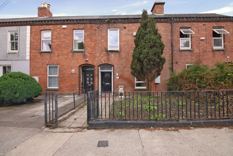 153 Clonliffe Road: the ten-bedroom house sold for €750,000 after a number of keen bids were received. Picture: Coffey