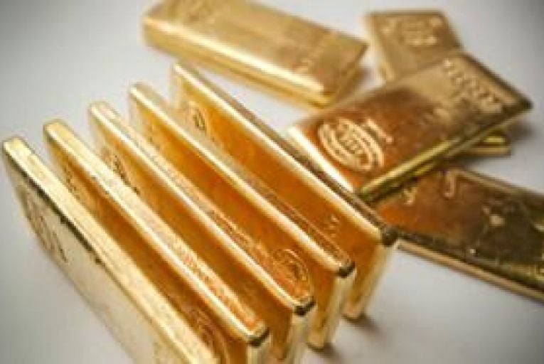Gold drops as Europe woes erode demand for metal