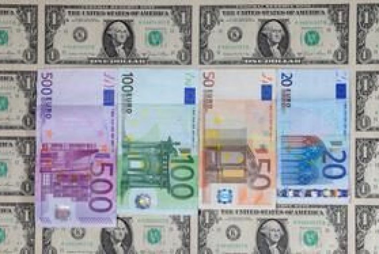 Euro looks set for weekly loss