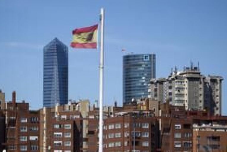 Spanish debt risk soars as regions seek assistance