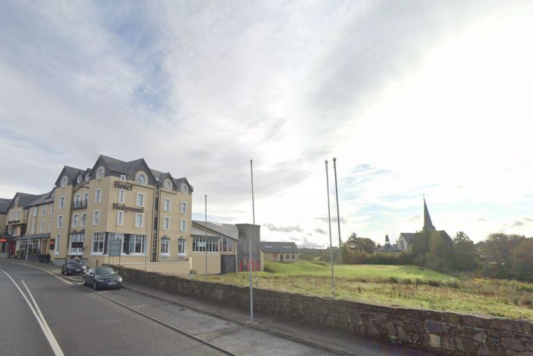 A greenfield site with commercial planning permission beside the Holyrood Hotel on Bundoran’s Main Street in Co Donegal has a pre-auction guide of €275,000