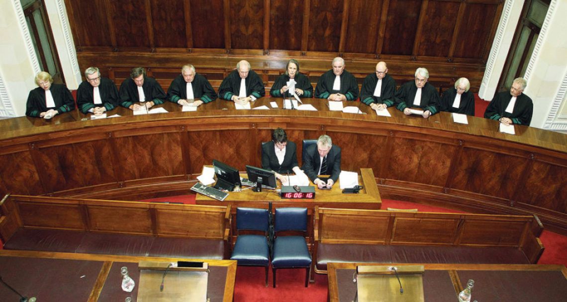 Суд снизу. Верховный суд Ирландии. Суд Северной Ирландии. Высокий суд Ирландии. Высший суд.