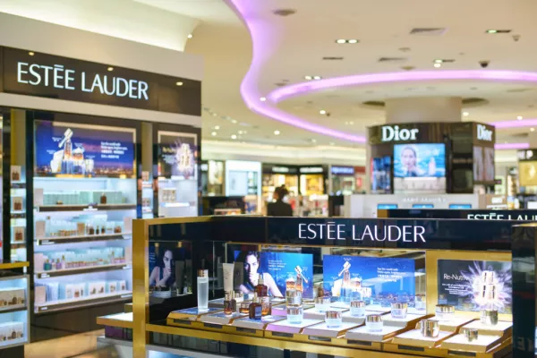 Estée Lauder Sinks After Dour 2023 View On Slow Recovery In Asia