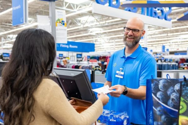 Walmart Lifts Targets As Shoppers Pick Low-Priced Groceries For The Holiday
