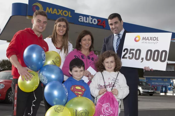 Maxol Celebrates 250,000th Customer At auto24 Sutton