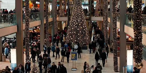 Irish Shoppers To Spend More Than Christmas 2015