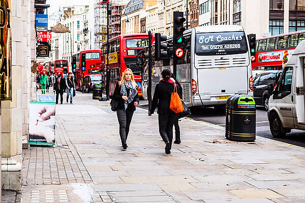 UK Inflation Falls As Shoppers Turn Cautious In Virus Crisis